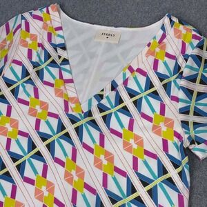 Everly Shift Dress Womens Small Lined V-Neck Geometrical Pattern‎ Short Sleeve